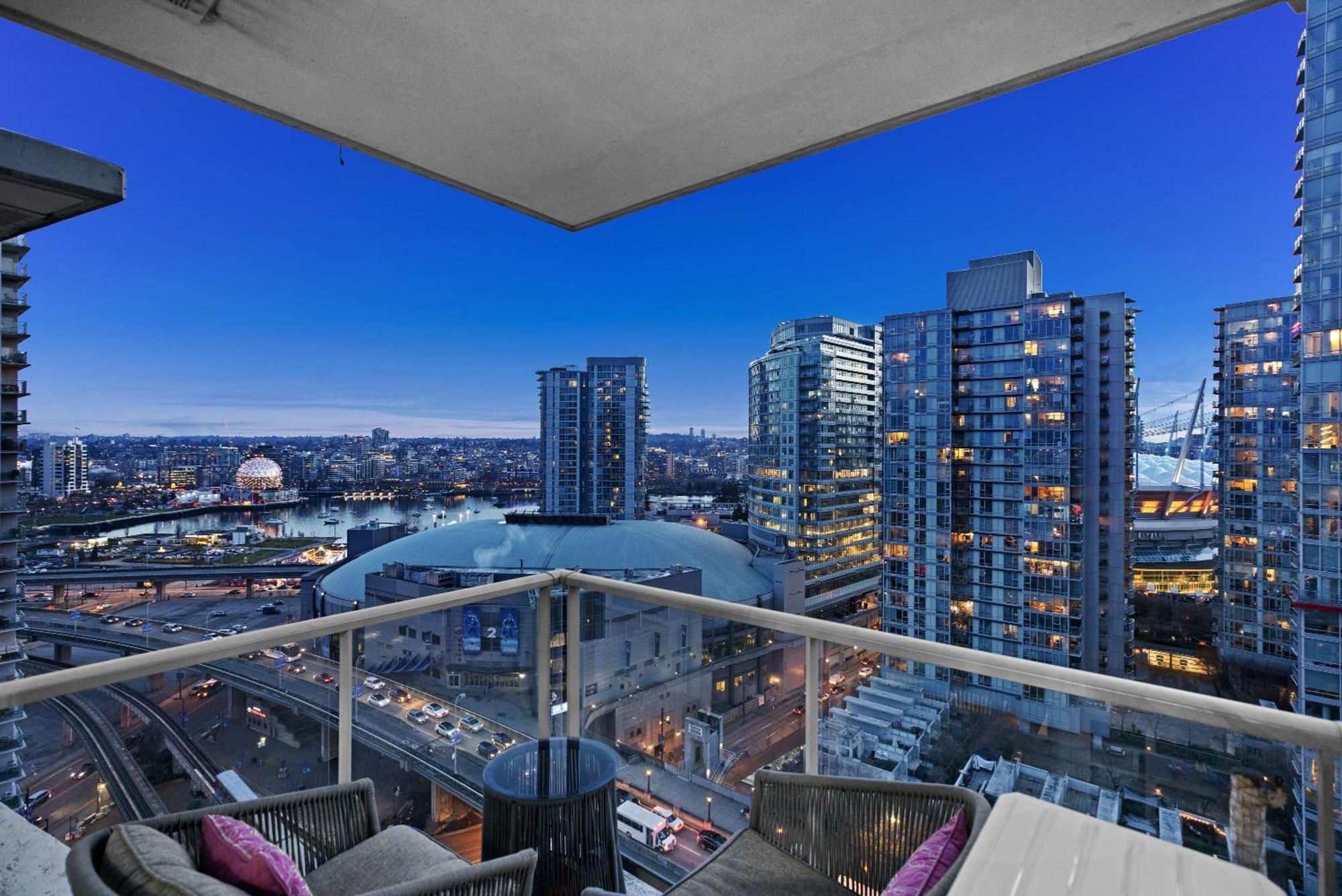 Beautiful Bright Modern Condo With Water View And Ac In Dt Vancouver 2Br,3Bd,2Bt Sleeps 6 Guests Free Parking Netflix Included Zewnętrze zdjęcie