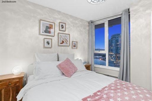 Beautiful Bright Modern Condo With Water View And Ac In Dt Vancouver 2Br,3Bd,2Bt Sleeps 6 Guests Free Parking Netflix Included Zewnętrze zdjęcie