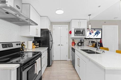 Beautiful Bright Modern Condo With Water View And Ac In Dt Vancouver 2Br,3Bd,2Bt Sleeps 6 Guests Free Parking Netflix Included Zewnętrze zdjęcie