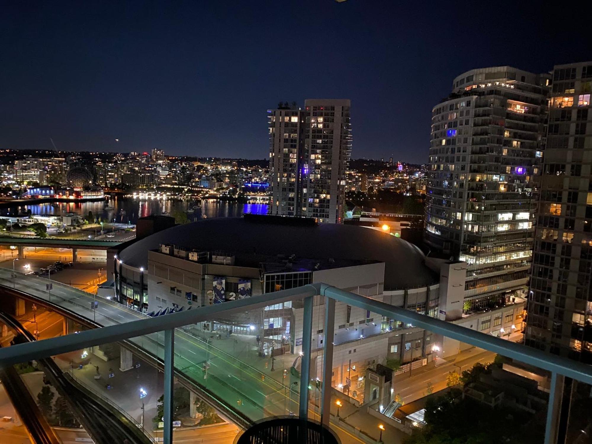 Beautiful Bright Modern Condo With Water View And Ac In Dt Vancouver 2Br,3Bd,2Bt Sleeps 6 Guests Free Parking Netflix Included Zewnętrze zdjęcie